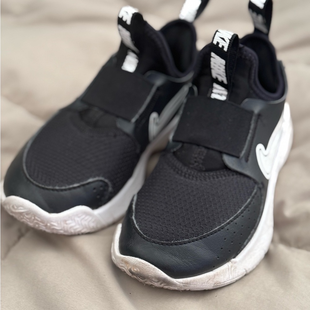 Nike Kids Black Sneakers size 11c toddler pre-owned